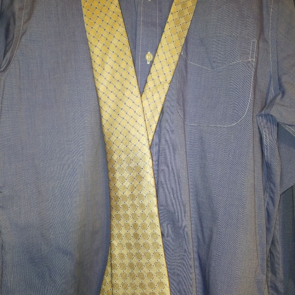 NWT mens JoS A. Bank yellow tie with blue accents.